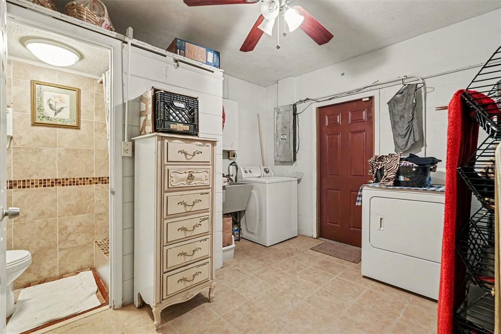 Activo con contrato: $340,000 (2 camas, 2 baños, 1064 Pies cuadrados)