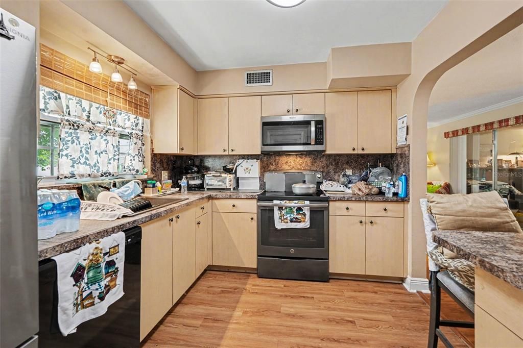 Activo con contrato: $340,000 (2 camas, 2 baños, 1064 Pies cuadrados)
