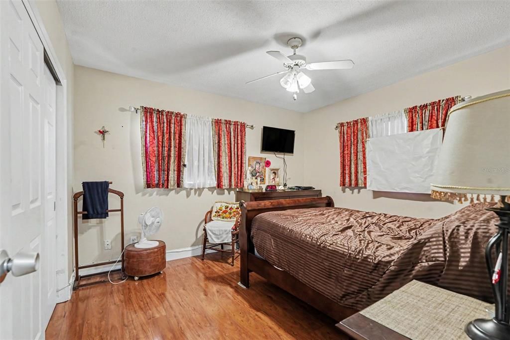 Activo con contrato: $340,000 (2 camas, 2 baños, 1064 Pies cuadrados)