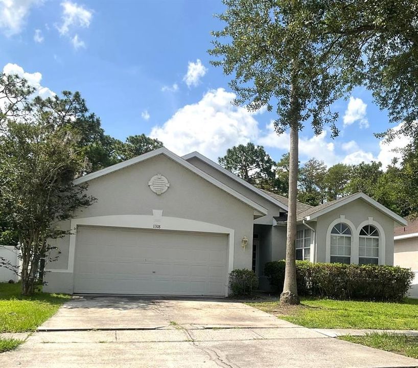 For Rent: $2,175 (3 beds, 2 baths, 1664 Square Feet)
