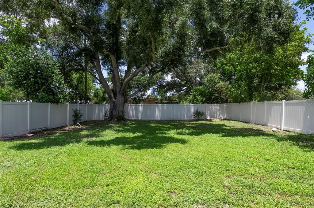 For Rent: $2,500 (2 beds, 1 baths, 1012 Square Feet)