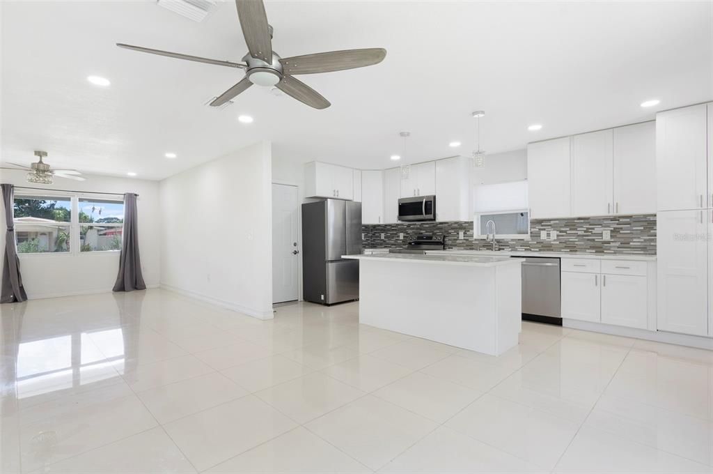 For Rent: $2,500 (2 beds, 1 baths, 1012 Square Feet)