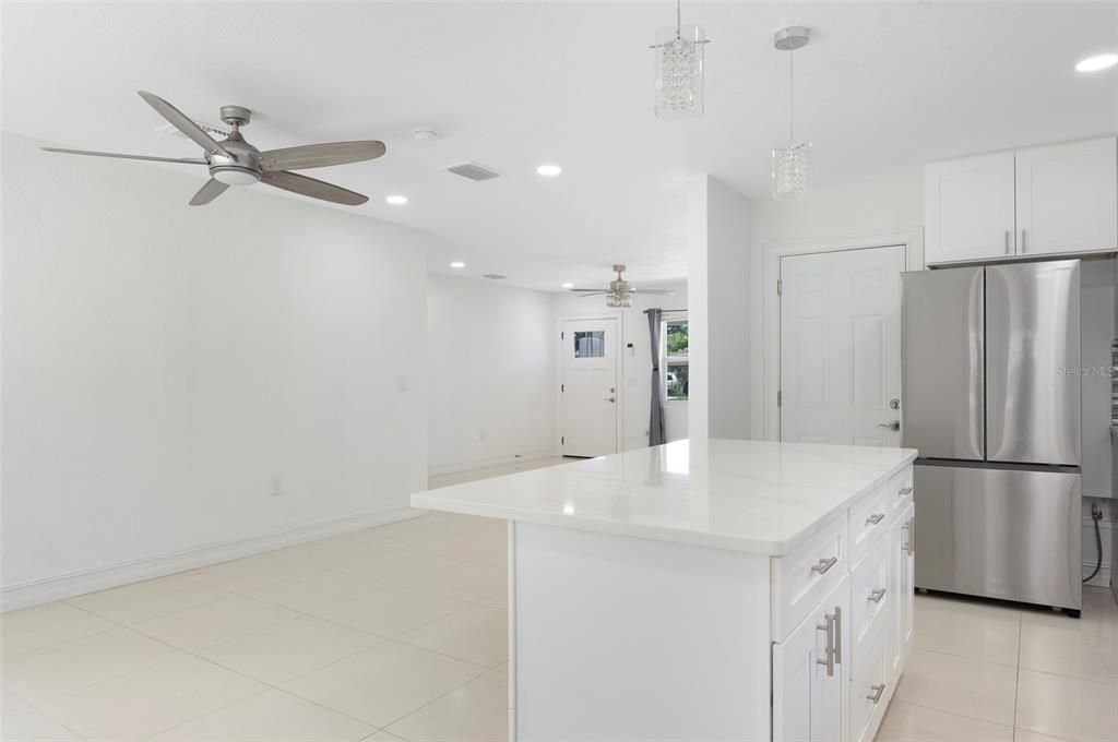 For Rent: $2,500 (2 beds, 1 baths, 1012 Square Feet)
