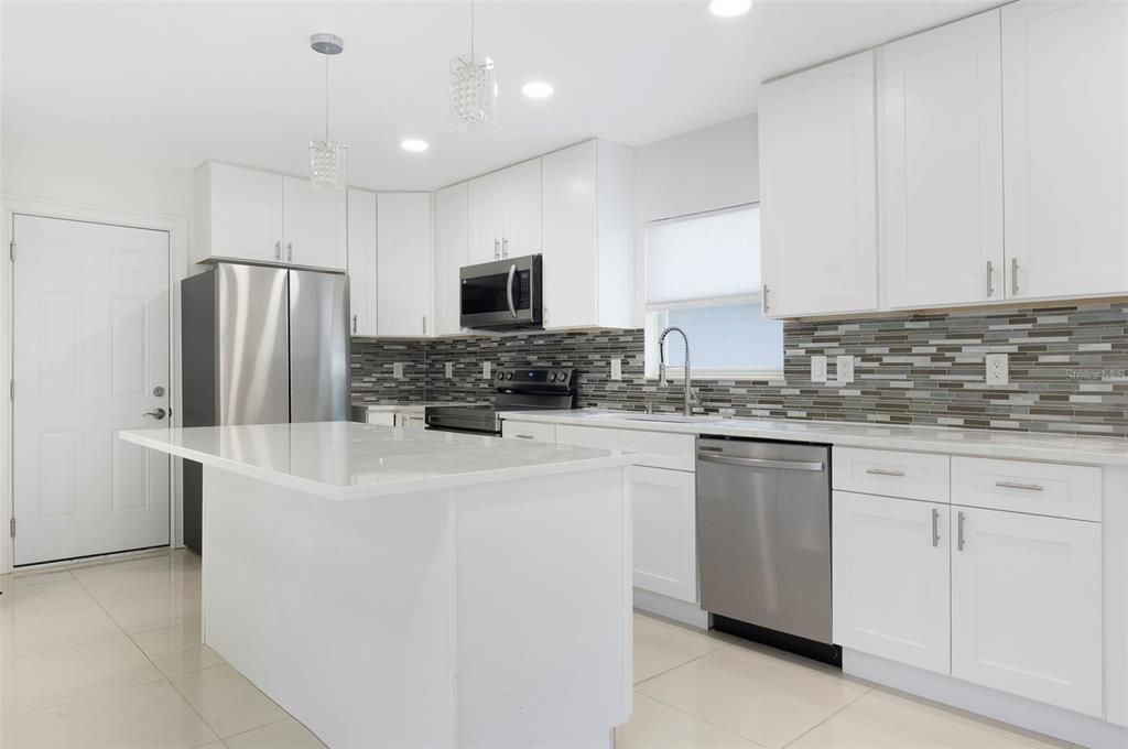 For Rent: $2,500 (2 beds, 1 baths, 1012 Square Feet)