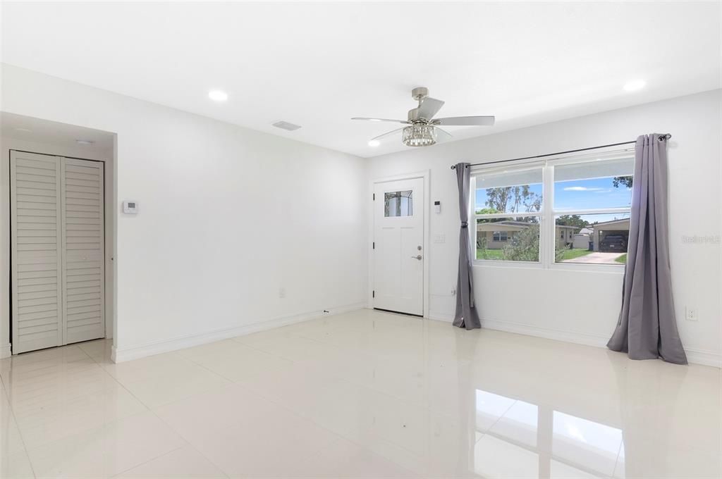 For Rent: $2,500 (2 beds, 1 baths, 1012 Square Feet)