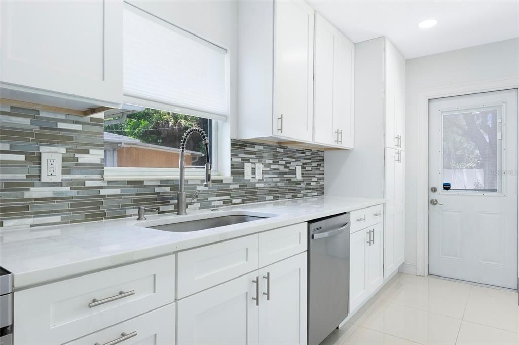 For Rent: $2,500 (2 beds, 1 baths, 1012 Square Feet)