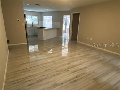 En Renta: $4,199 (3 camas, 2 baños, 2307 Pies cuadrados)