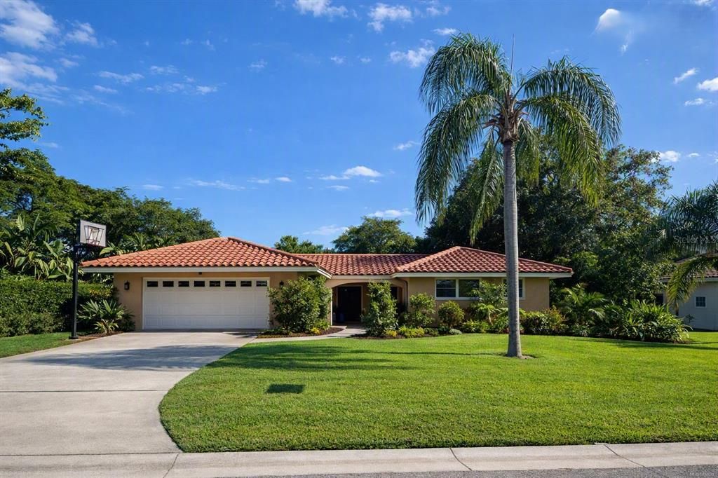 For Rent: $4,199 (3 beds, 2 baths, 2307 Square Feet)