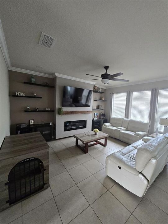 For Rent: $2,550 (4 beds, 2 baths, 2082 Square Feet)