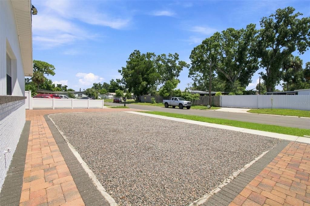 For Sale: $499,900 (6 beds, 4 baths, 2190 Square Feet)