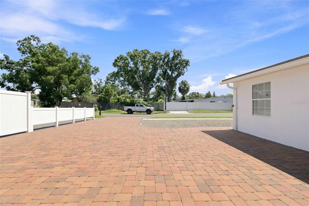 For Sale: $499,900 (6 beds, 4 baths, 2190 Square Feet)