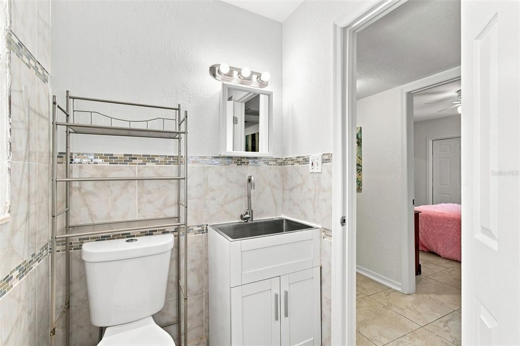 For Sale: $499,900 (6 beds, 4 baths, 2190 Square Feet)