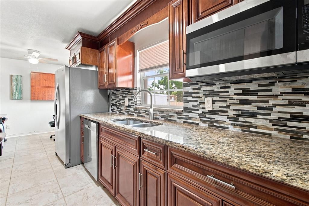 For Sale: $499,900 (6 beds, 4 baths, 2190 Square Feet)