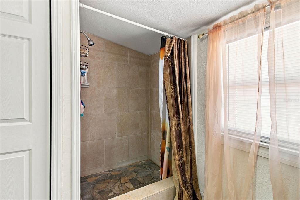 For Sale: $499,900 (6 beds, 4 baths, 2190 Square Feet)