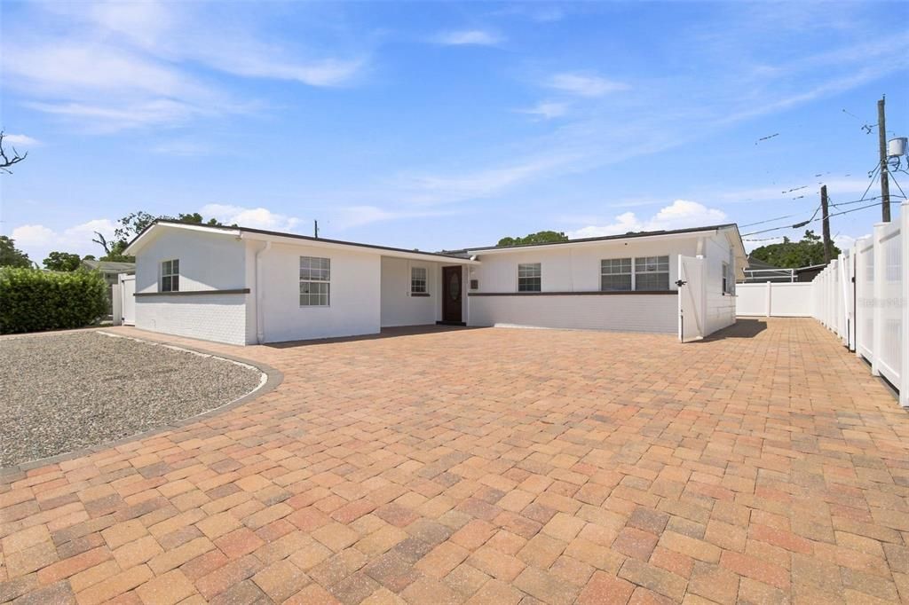 For Sale: $499,900 (6 beds, 4 baths, 2190 Square Feet)