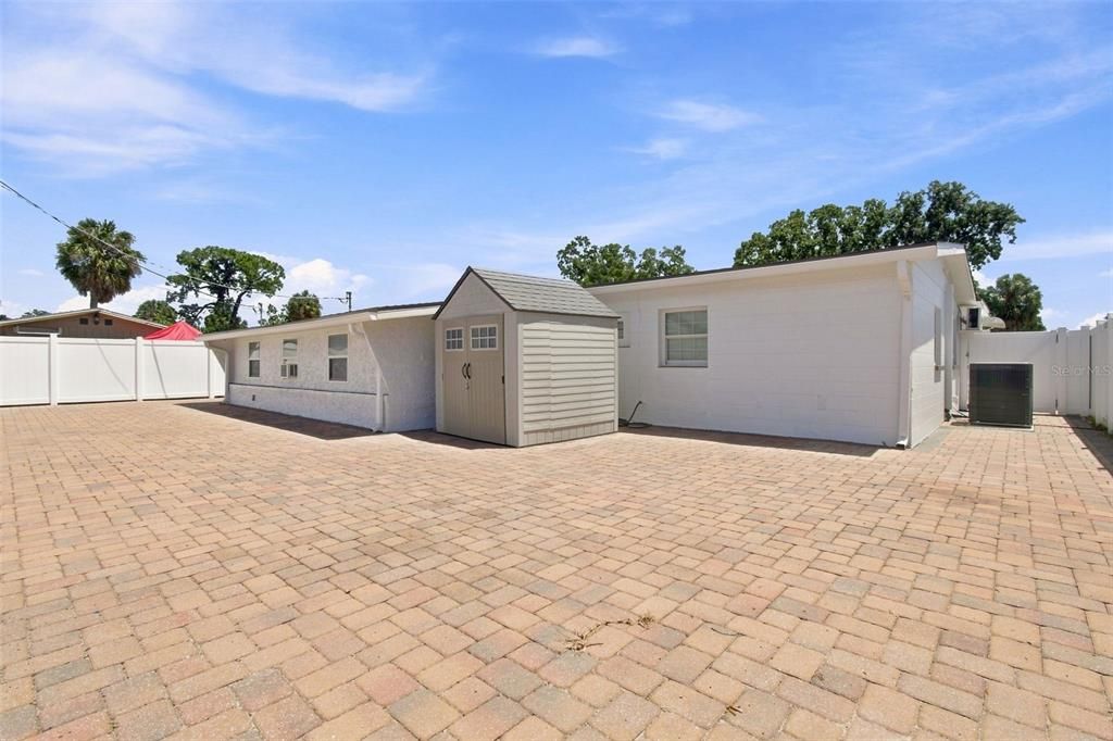 For Sale: $499,900 (6 beds, 4 baths, 2190 Square Feet)