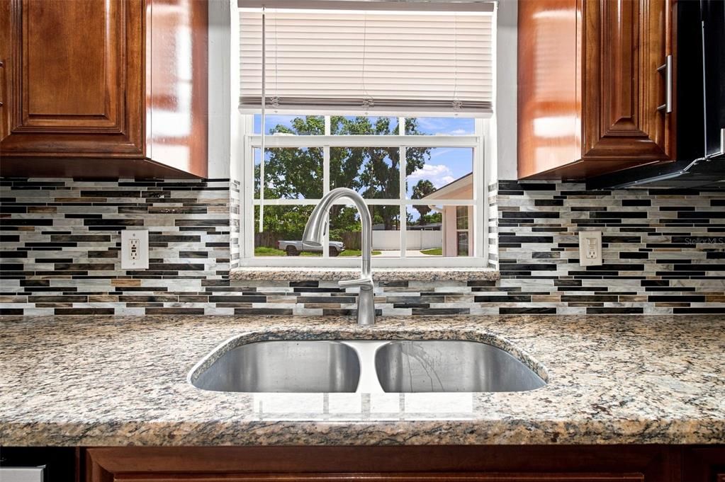 For Sale: $499,900 (6 beds, 4 baths, 2190 Square Feet)