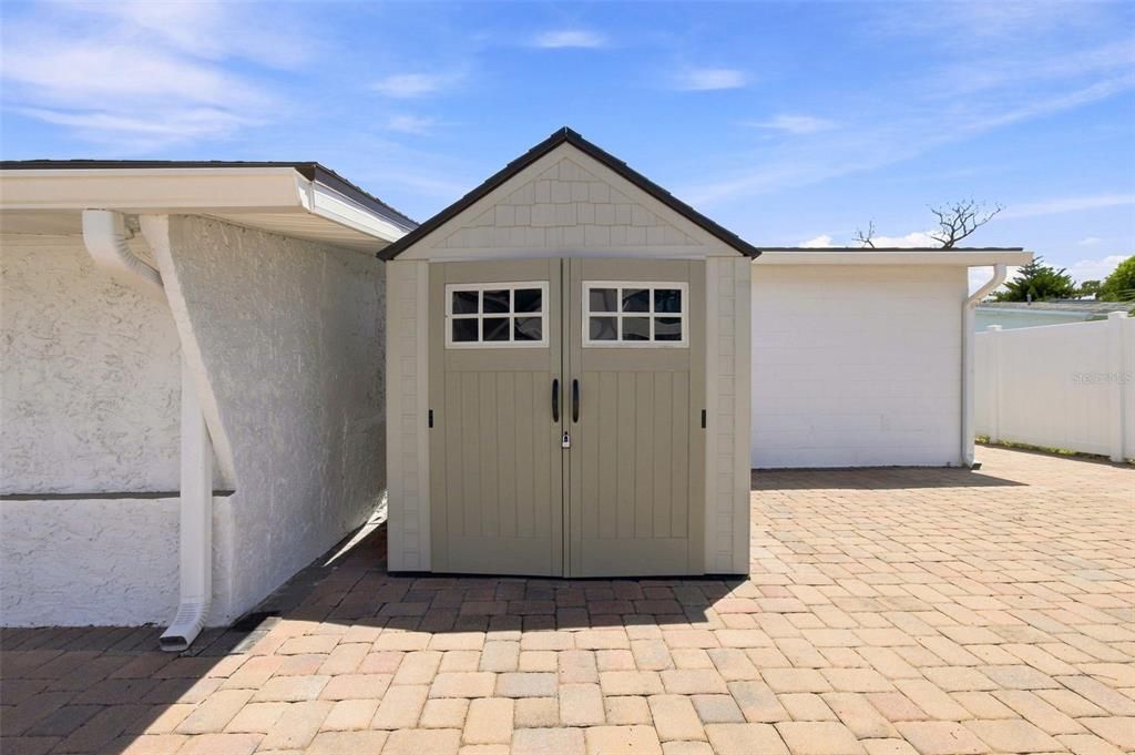 For Sale: $499,900 (6 beds, 4 baths, 2190 Square Feet)