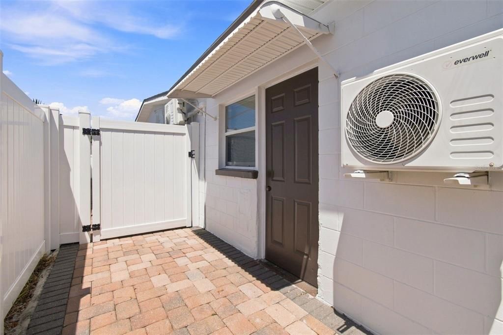 For Sale: $499,900 (6 beds, 4 baths, 2190 Square Feet)