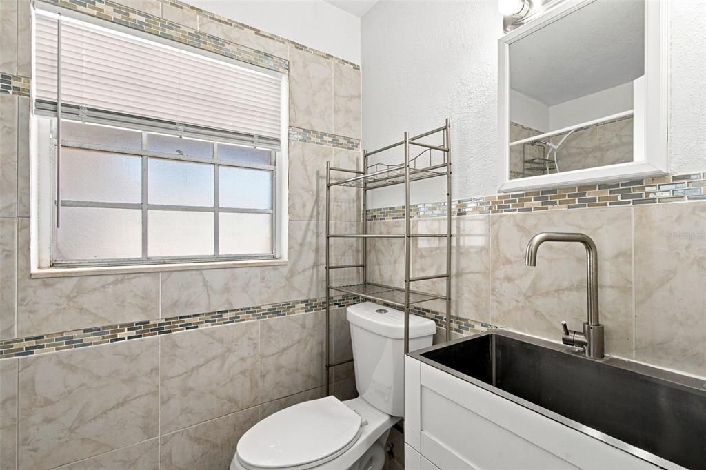 For Sale: $499,900 (6 beds, 4 baths, 2190 Square Feet)
