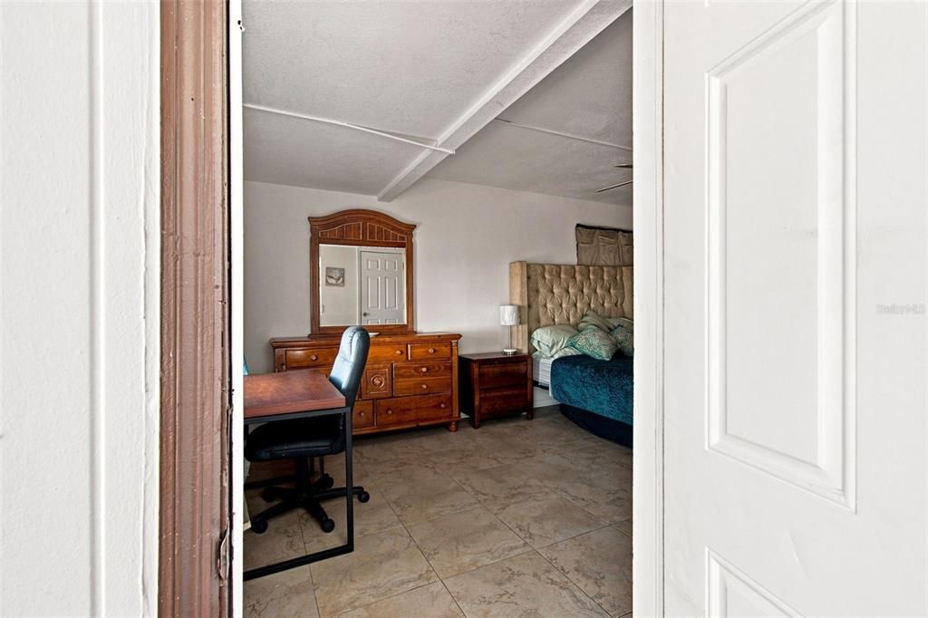 For Sale: $499,900 (6 beds, 4 baths, 2190 Square Feet)