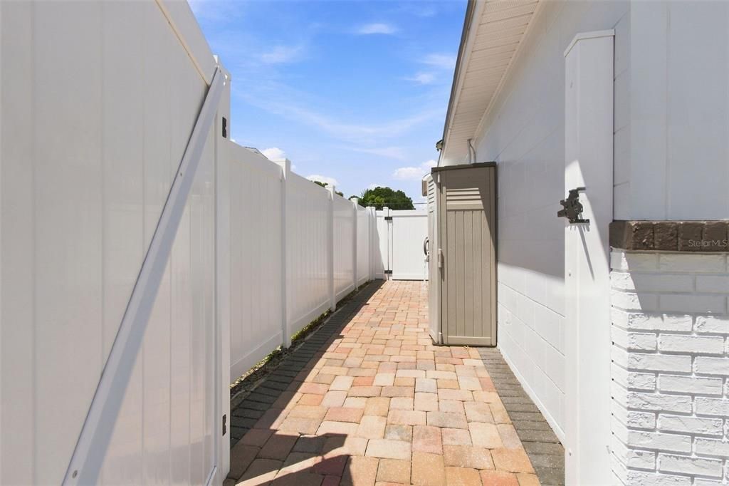 For Sale: $499,900 (6 beds, 4 baths, 2190 Square Feet)