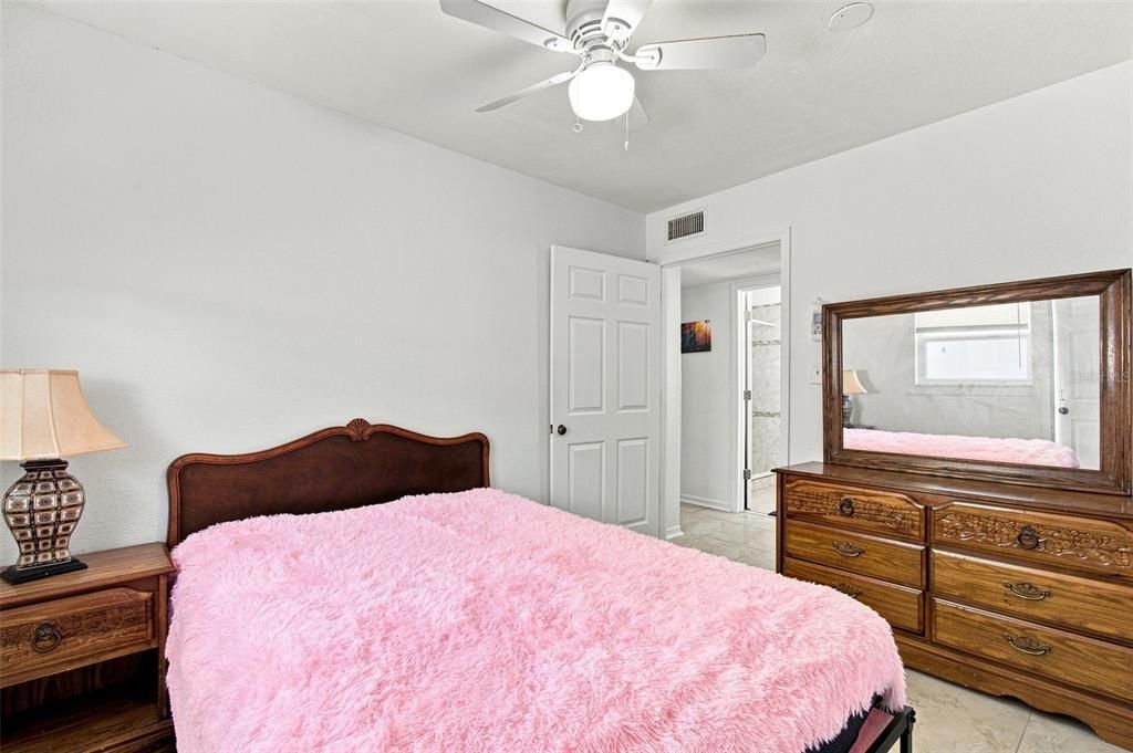 For Sale: $499,900 (6 beds, 4 baths, 2190 Square Feet)