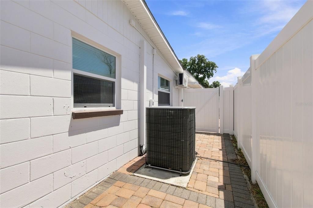 For Sale: $499,900 (6 beds, 4 baths, 2190 Square Feet)
