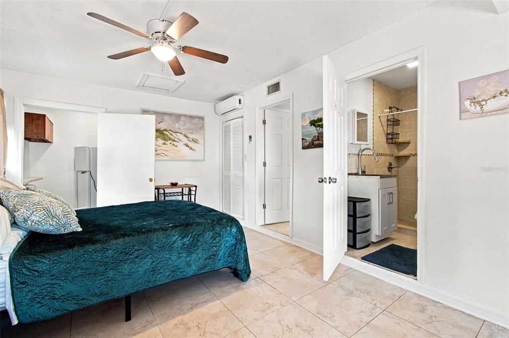 For Sale: $499,900 (6 beds, 4 baths, 2190 Square Feet)