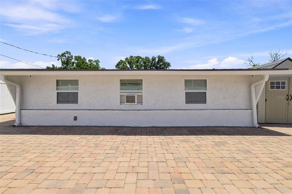 For Sale: $499,900 (6 beds, 4 baths, 2190 Square Feet)
