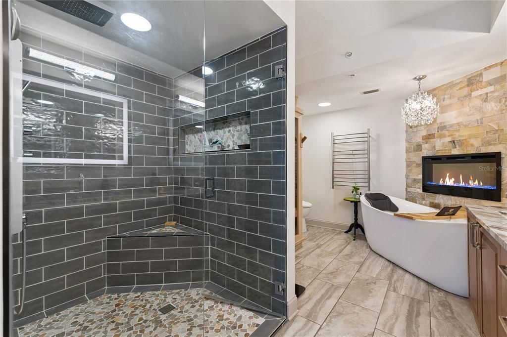 En Venta: $699,900 (3 camas, 3 baños, 2151 Pies cuadrados)