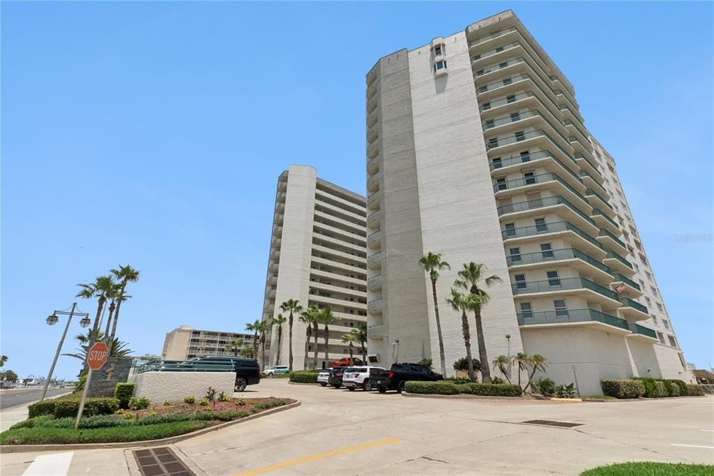 En Venta: $699,900 (3 camas, 3 baños, 2151 Pies cuadrados)