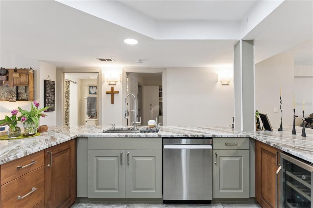 En Venta: $699,900 (3 camas, 3 baños, 2151 Pies cuadrados)