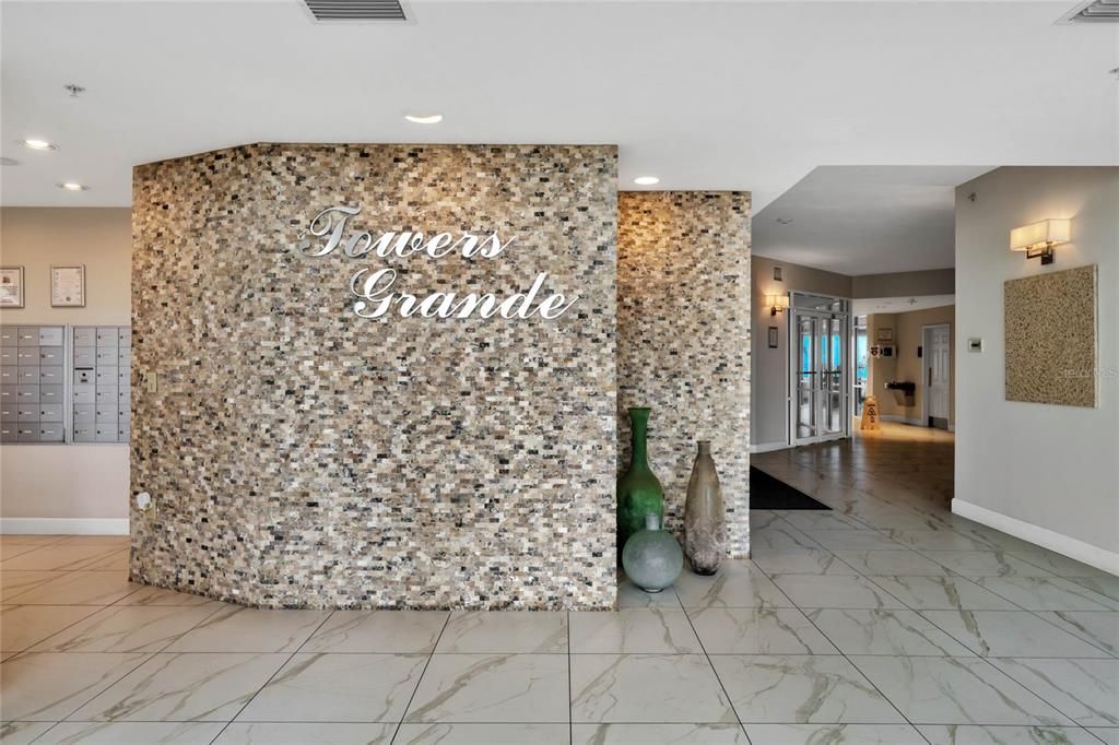 En Venta: $699,900 (3 camas, 3 baños, 2151 Pies cuadrados)