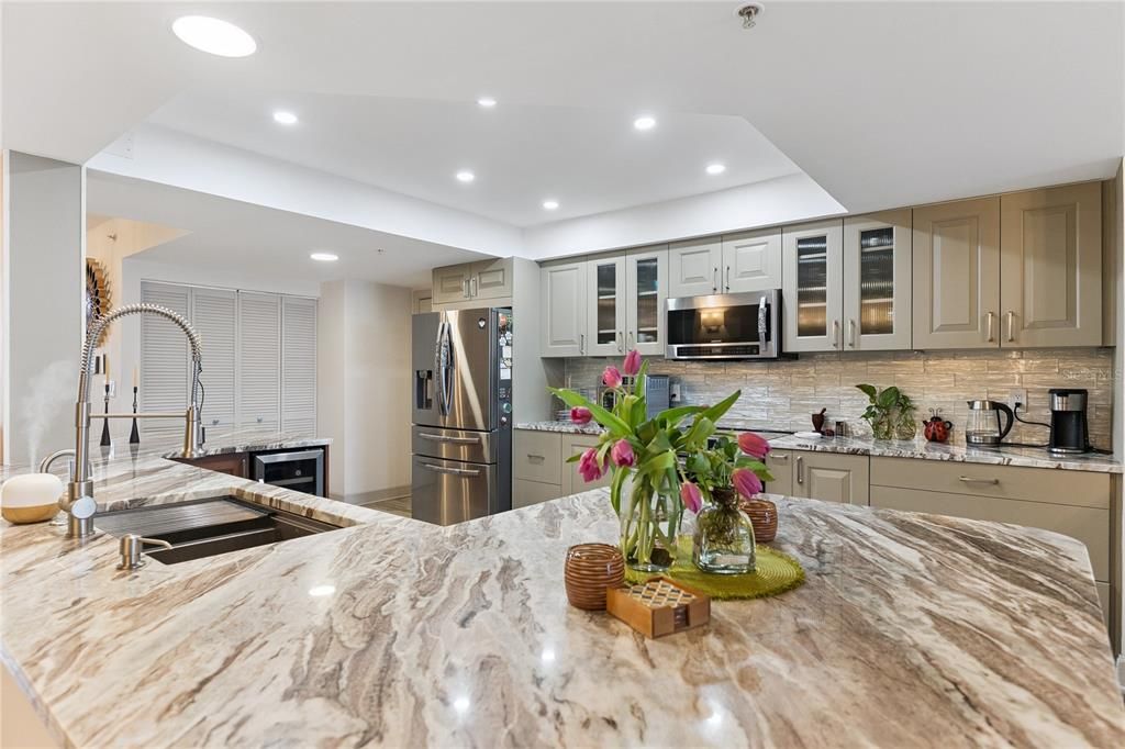 En Venta: $699,900 (3 camas, 3 baños, 2151 Pies cuadrados)