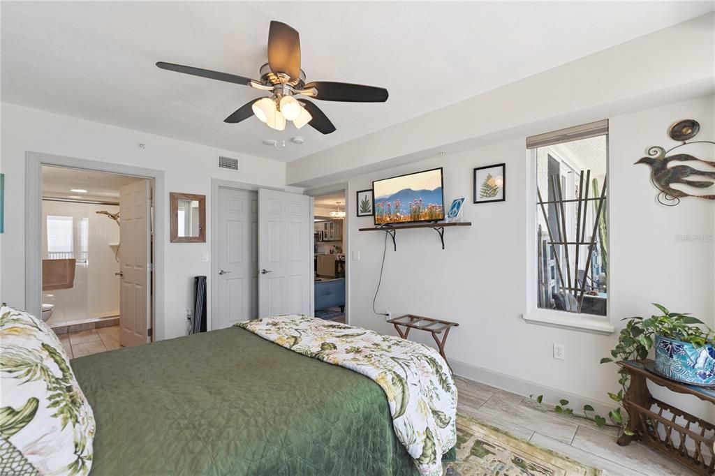 En Venta: $699,900 (3 camas, 3 baños, 2151 Pies cuadrados)