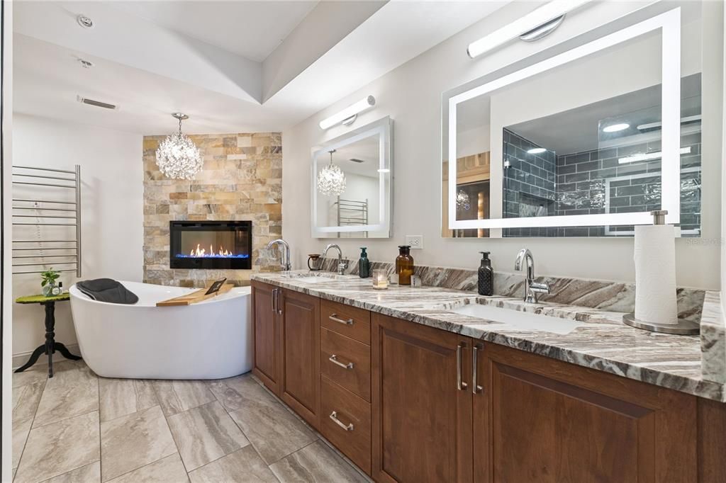 En Venta: $699,900 (3 camas, 3 baños, 2151 Pies cuadrados)