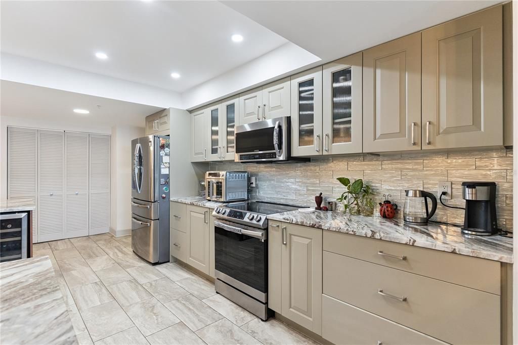 En Venta: $699,900 (3 camas, 3 baños, 2151 Pies cuadrados)