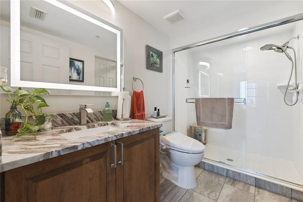 En Venta: $699,900 (3 camas, 3 baños, 2151 Pies cuadrados)
