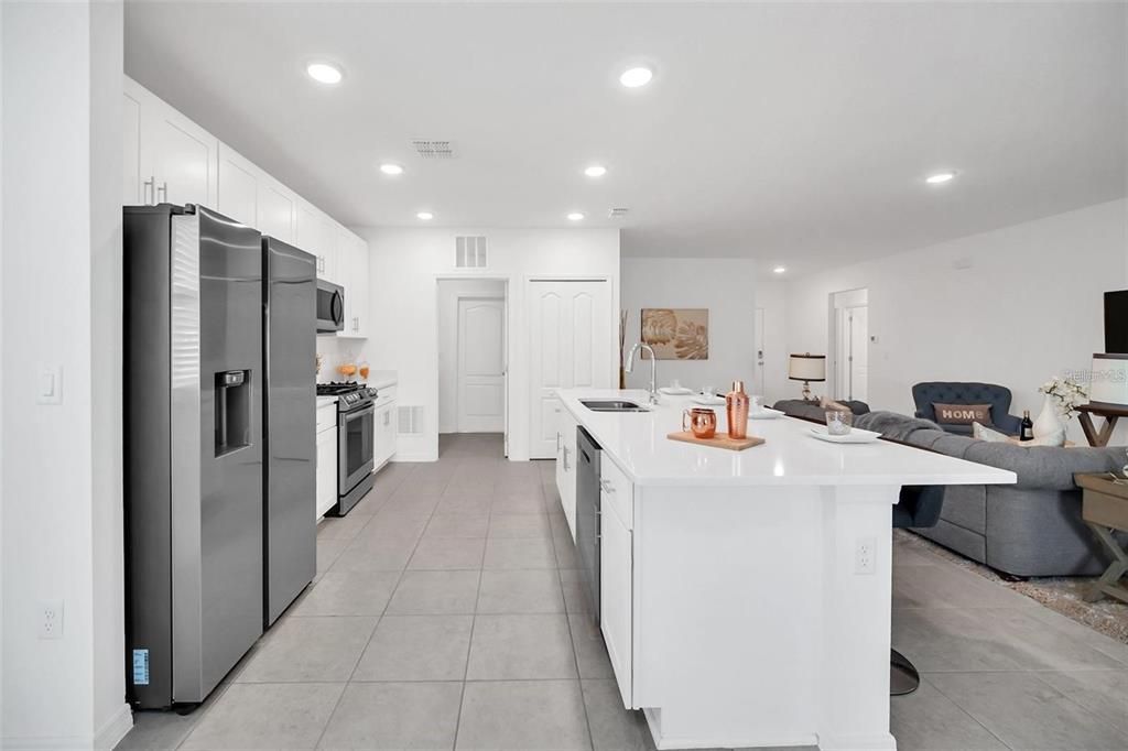 出租: $2,300 (4 贝兹, 2 浴室, 1876 平方英尺)