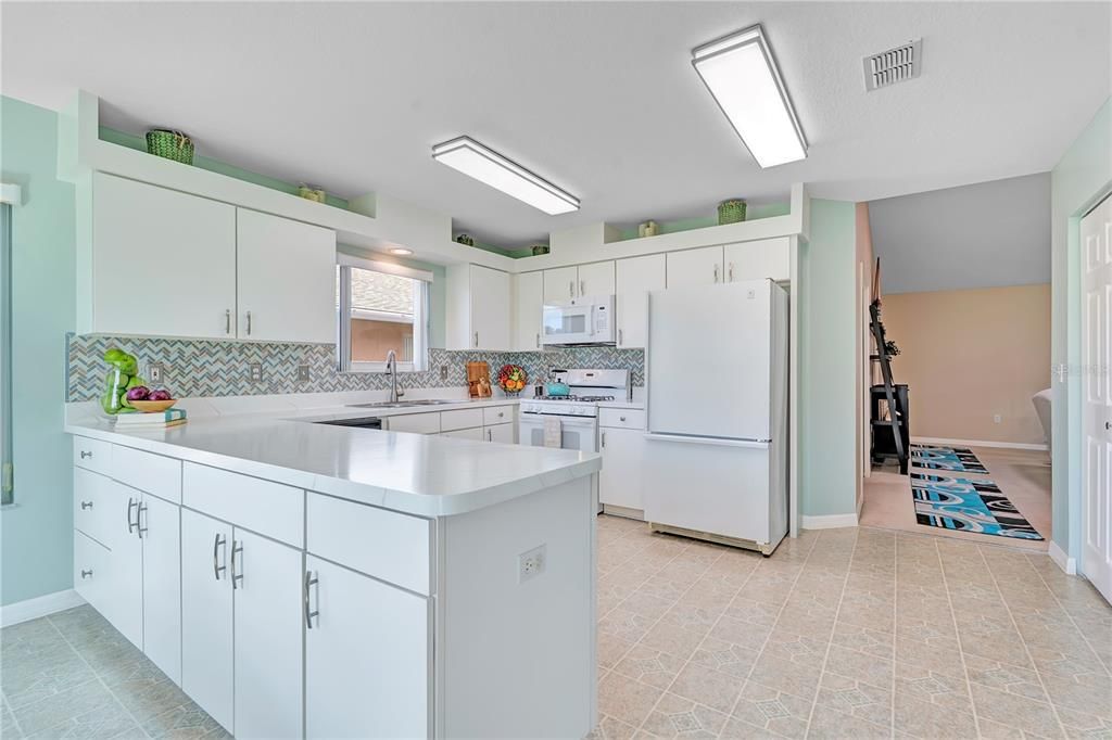For Sale: $315,000 (3 beds, 2 baths, 1937 Square Feet)