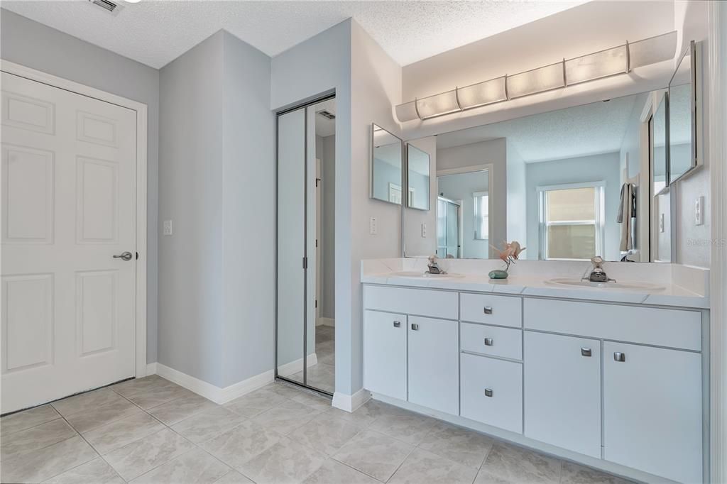 For Sale: $315,000 (3 beds, 2 baths, 1937 Square Feet)