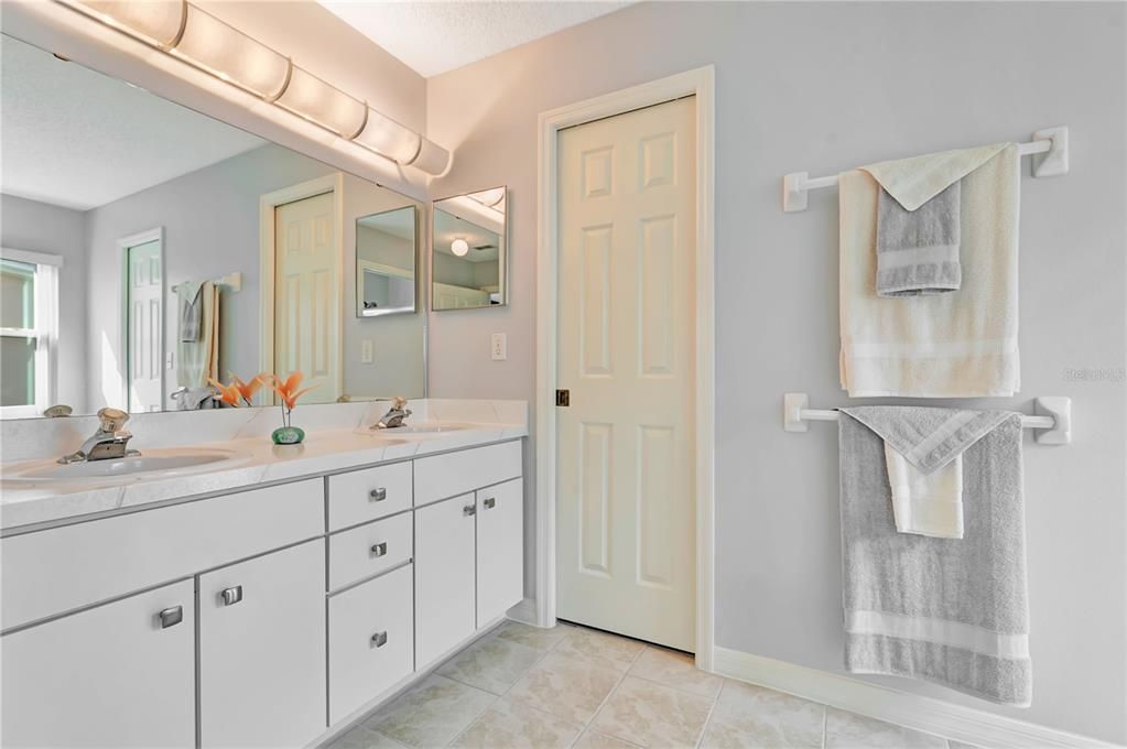 For Sale: $315,000 (3 beds, 2 baths, 1937 Square Feet)