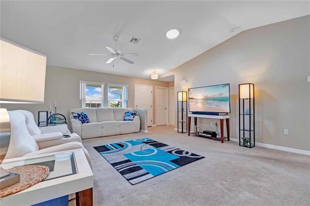 For Sale: $315,000 (3 beds, 2 baths, 1937 Square Feet)