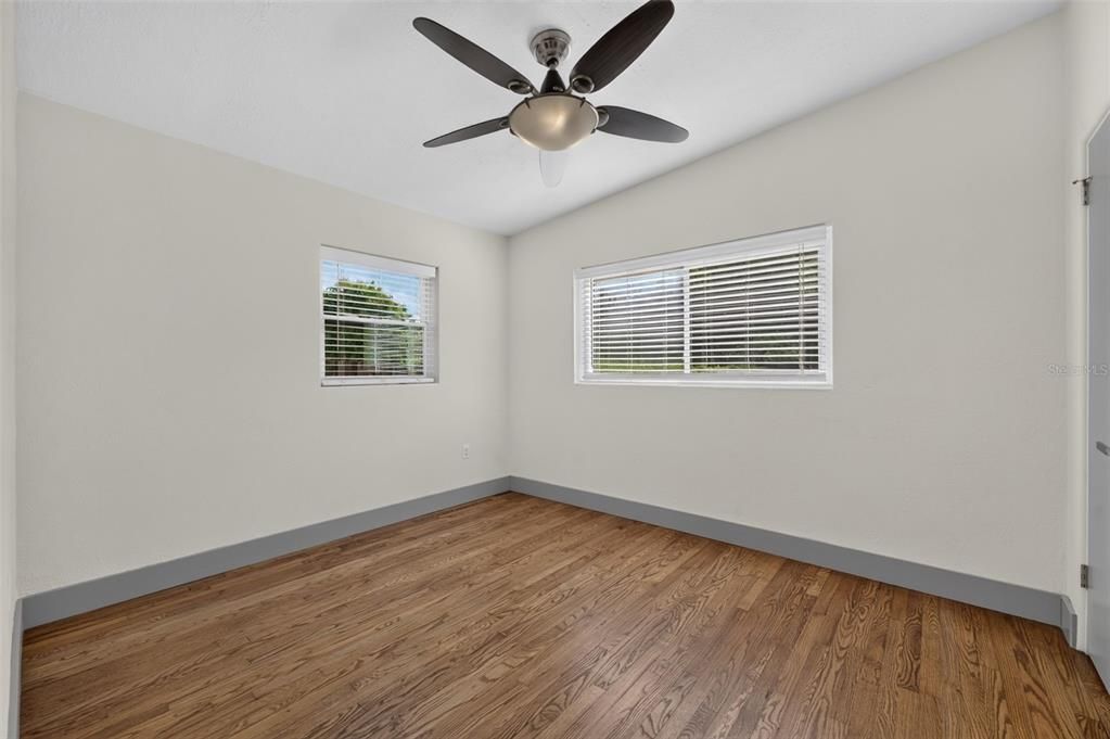 For Rent: $2,150 (2 beds, 1 baths, 888 Square Feet)