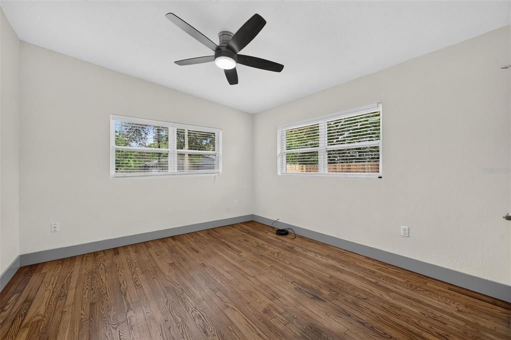For Rent: $2,150 (2 beds, 1 baths, 888 Square Feet)