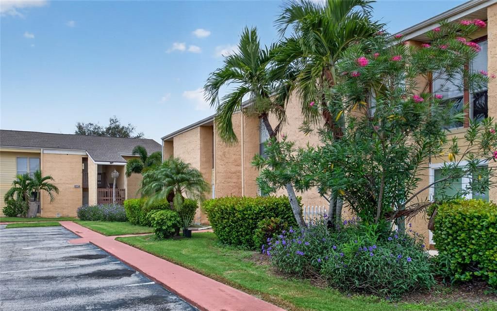 For Sale: $170,000 (3 beds, 2 baths, 1200 Square Feet)