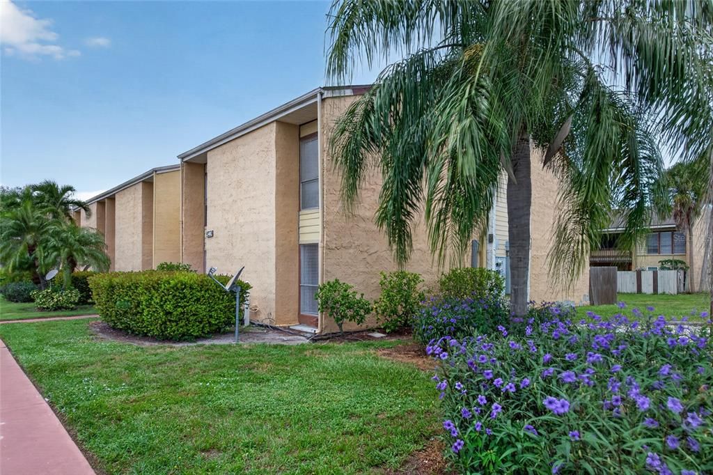 For Sale: $170,000 (3 beds, 2 baths, 1200 Square Feet)