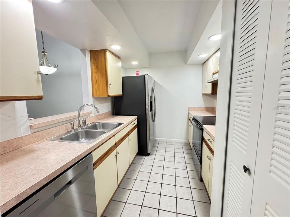 For Rent: $1,575 (2 beds, 2 baths, 1224 Square Feet)