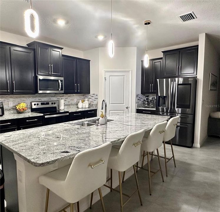 For Sale: $469,900 (4 beds, 3 baths, 2836 Square Feet)
